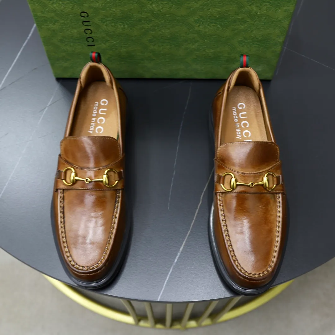 Men's shoes: 250🙅‍♂️🙅‍♂️🙅‍♂️Niuli Brand: GUCCI Size: 38-44 (45 can be customized) Level: Counter classic Material: Original soft cowhide upper Comfortable cowhide lining Original lightweight outsole Style category: Business casual footwear Driving leather shoes Color: Actual picture color